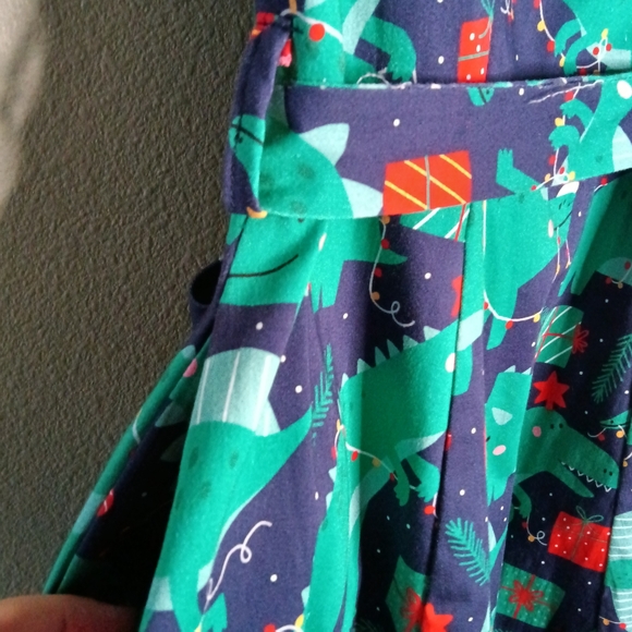 Lady V London Vintage Christmas Dinosaur Print Hepburn Dress Size 8 NWT - Picture 6 of 15
